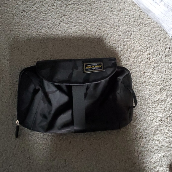 NWOT Travel Bag - Picture 1 of 2